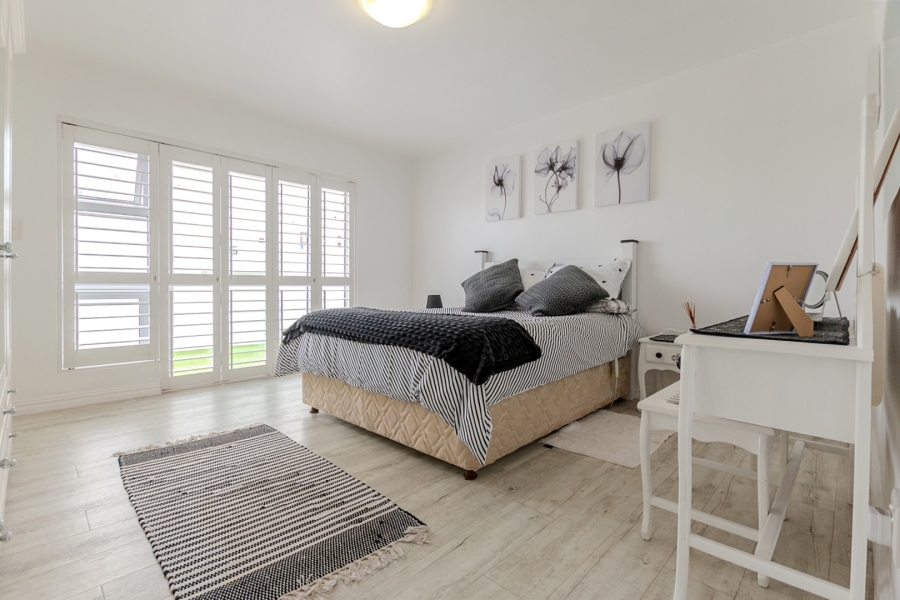 4 Bedroom Property for Sale in Paradise Beach Western Cape